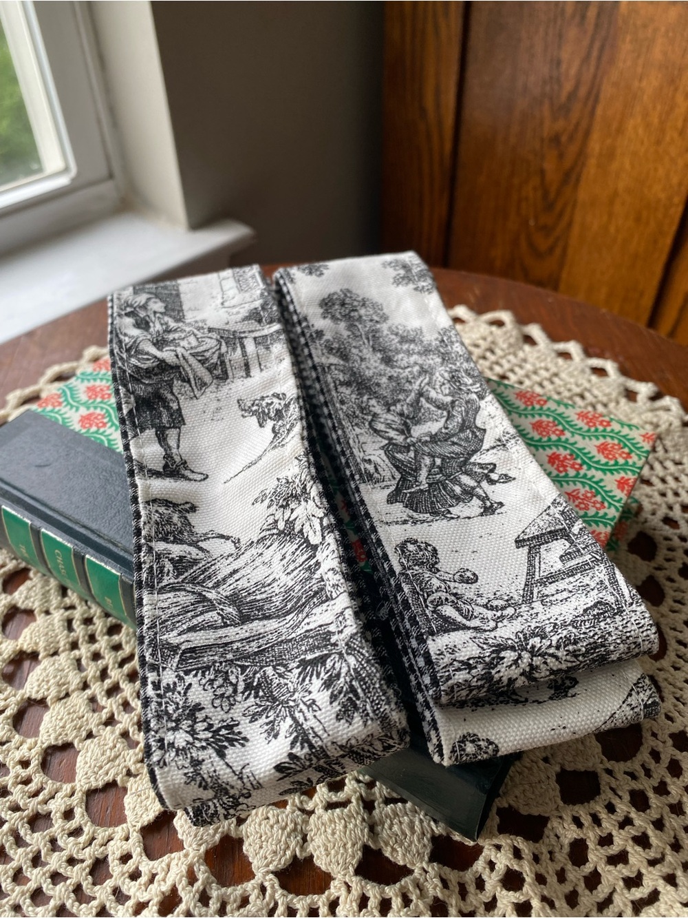 French Country Toile Curtin Tiebacks Set of 2 Black/White Gingham Fabric Sash